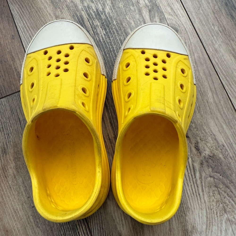 Converse Chuck Taylor All Star Play Lite Vibrant Yellow Kids Slip on Sneakers 10 - Picture 4 of 6